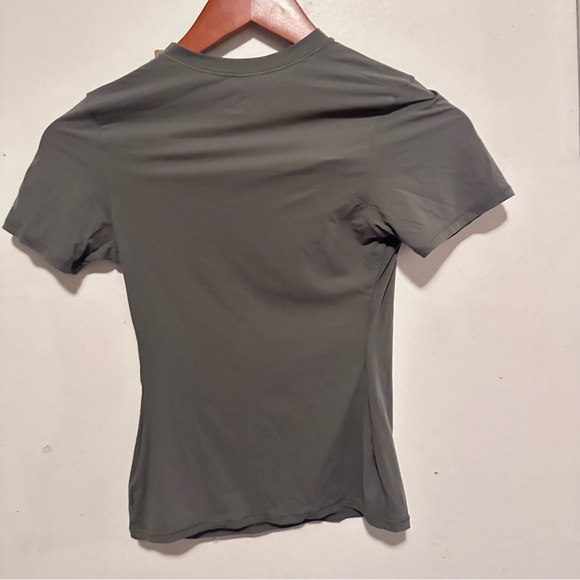 Skims fits everyone short sleeve t shirt size Medium - Picture 2 of 5